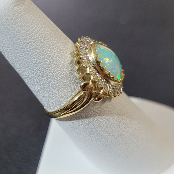 R437 10k Natural Opal and Diamond Ring.  Size7 - Picture 9 of 10